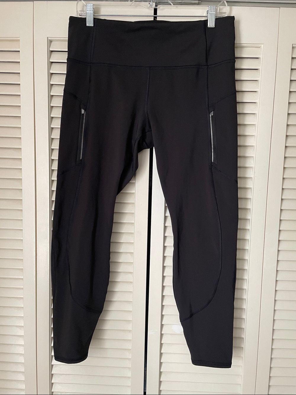 Athleta Rainier tight High-Rise Leggings Sz L brushed interior Black zip pockets